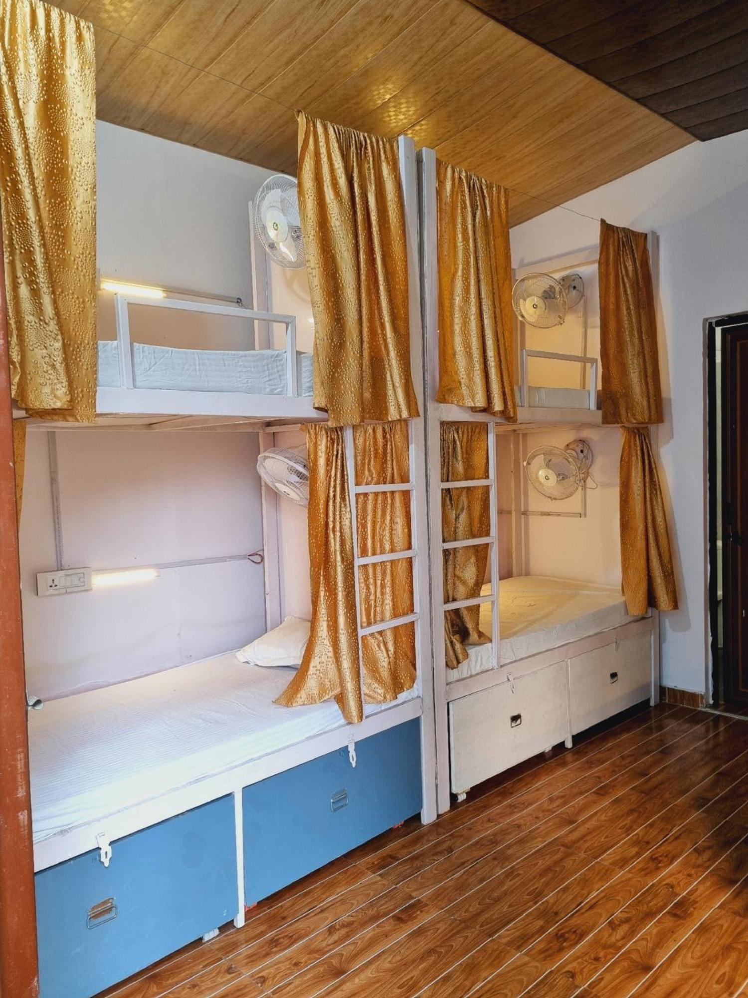 Landlopers Hostel Rishīkesh Εξωτερικό φωτογραφία