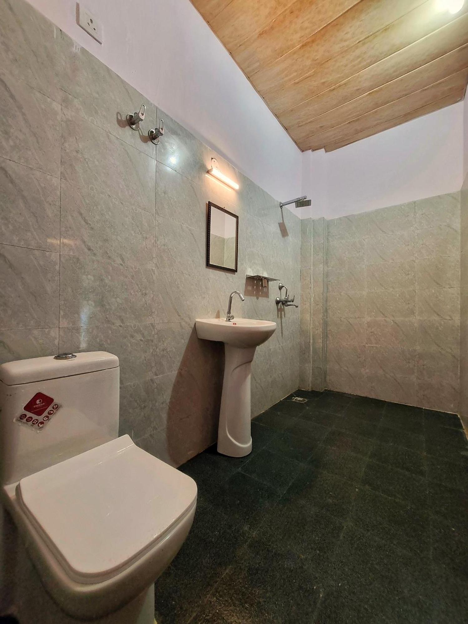 Landlopers Hostel Rishīkesh Εξωτερικό φωτογραφία