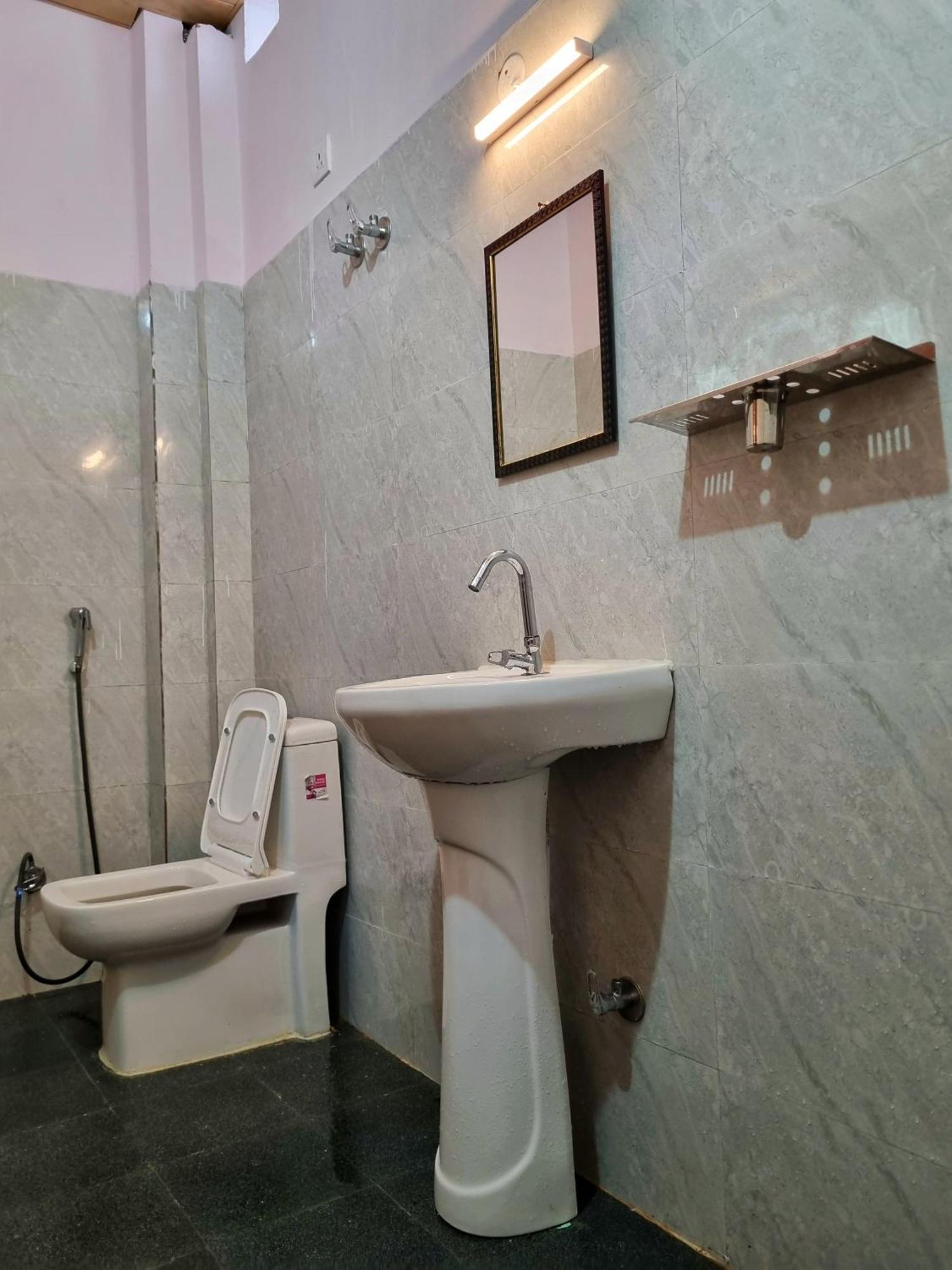 Landlopers Hostel Rishīkesh Εξωτερικό φωτογραφία