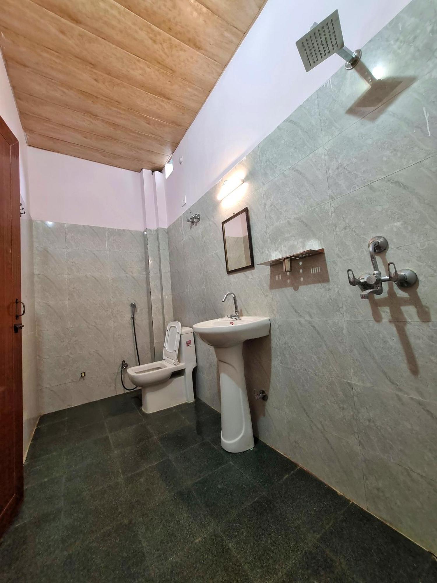 Landlopers Hostel Rishīkesh Εξωτερικό φωτογραφία