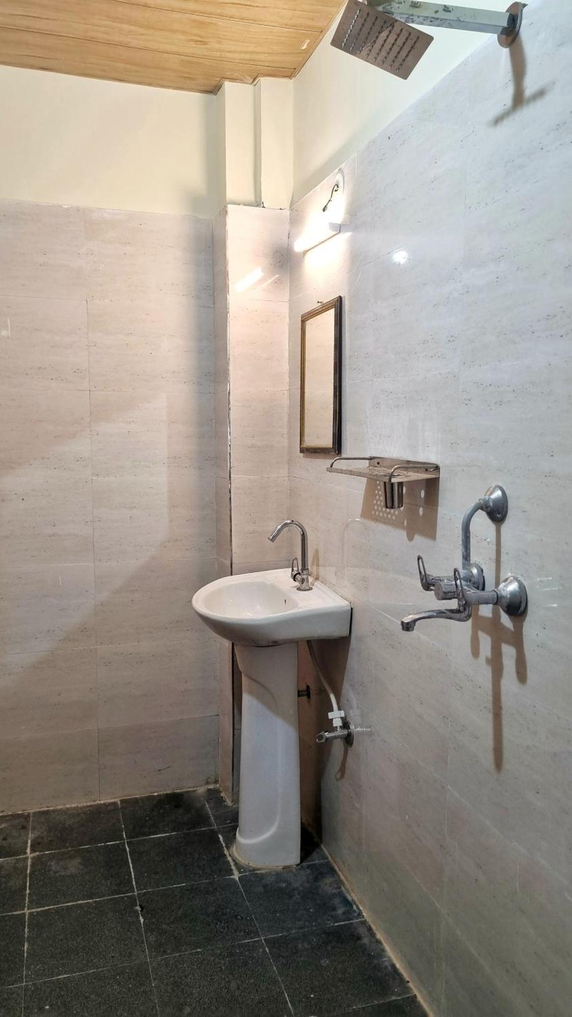 Landlopers Hostel Rishīkesh Εξωτερικό φωτογραφία