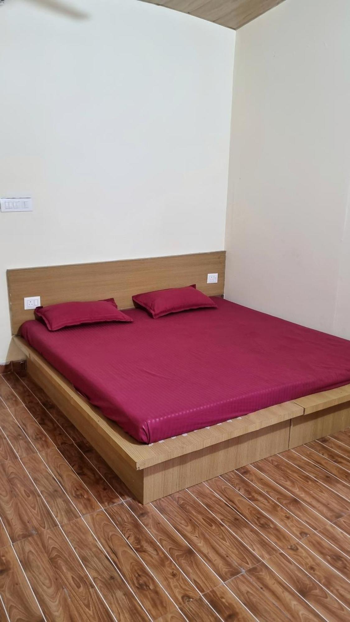 Landlopers Hostel Rishīkesh Εξωτερικό φωτογραφία