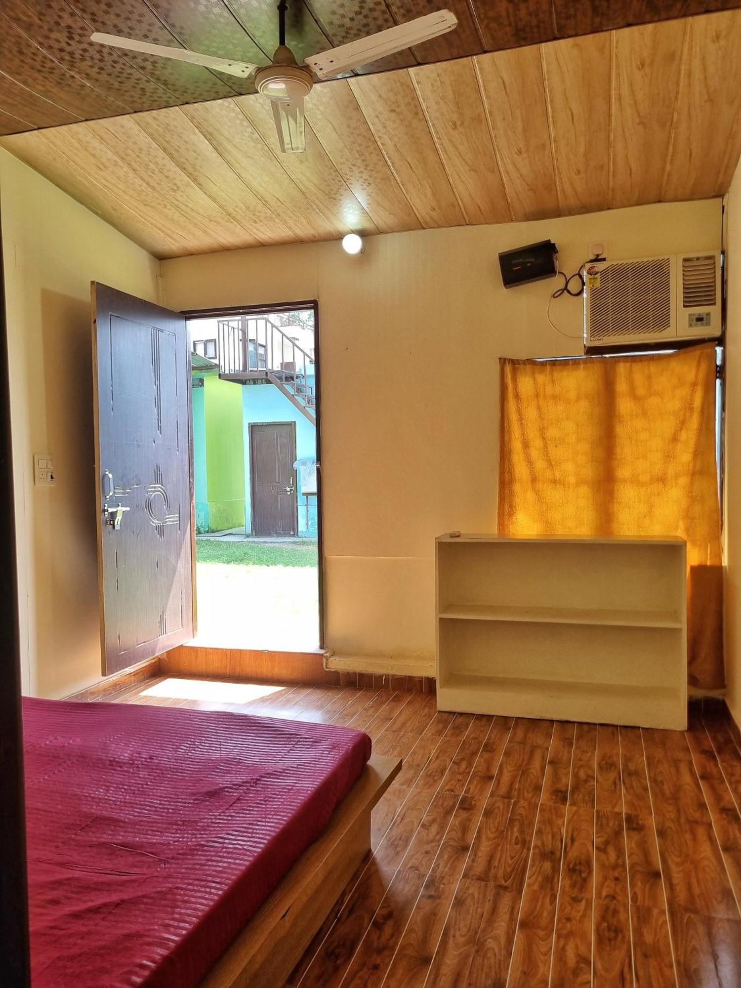 Landlopers Hostel Rishīkesh Εξωτερικό φωτογραφία