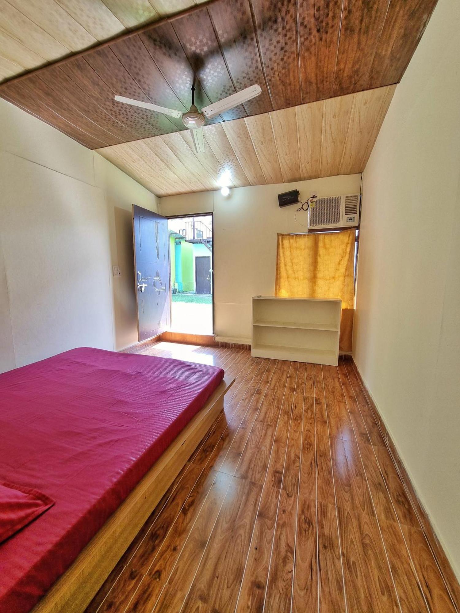 Landlopers Hostel Rishīkesh Εξωτερικό φωτογραφία