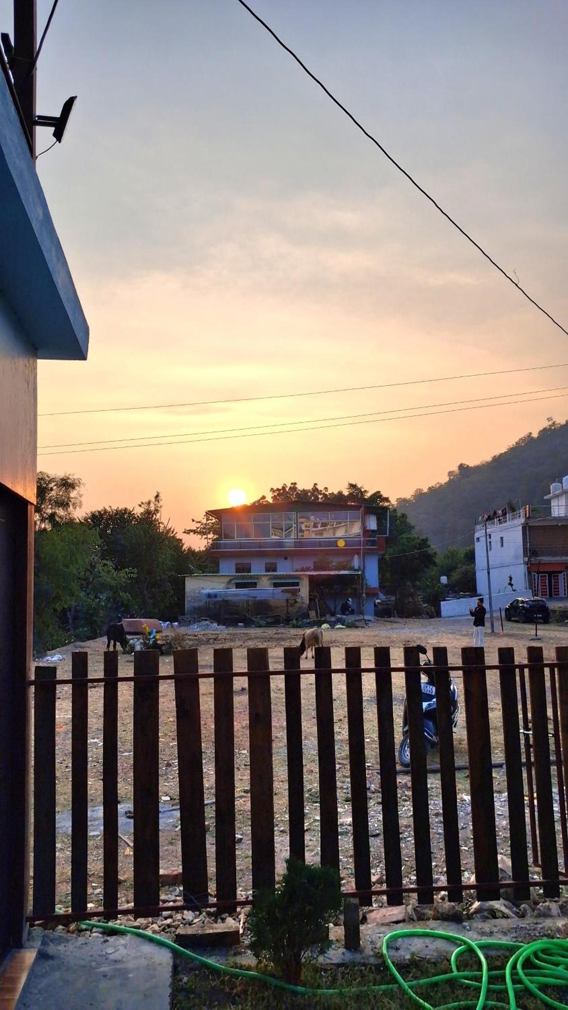 Landlopers Hostel Rishīkesh Εξωτερικό φωτογραφία