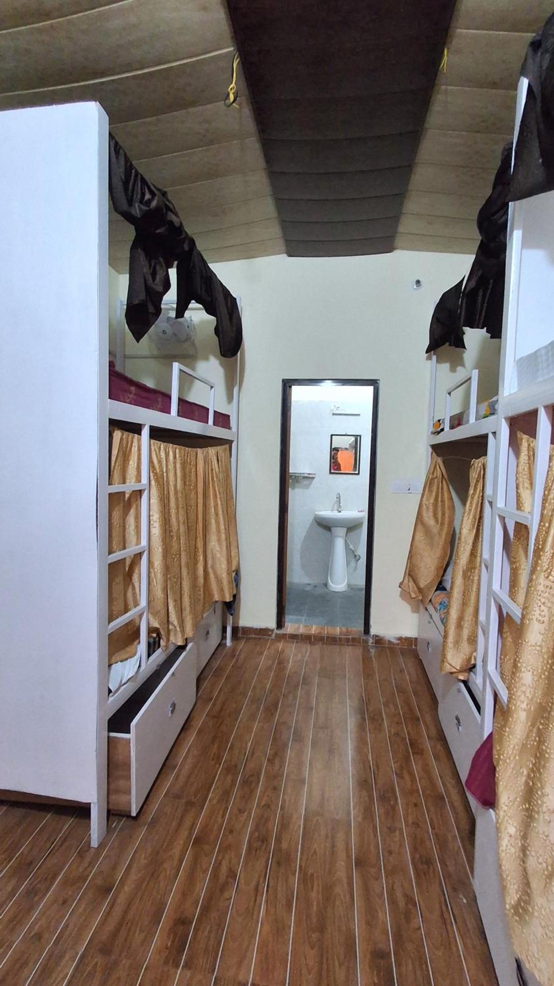 Landlopers Hostel Rishīkesh Εξωτερικό φωτογραφία