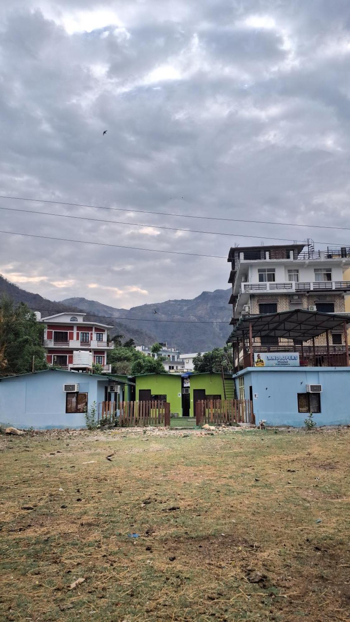 Landlopers Hostel Rishīkesh Εξωτερικό φωτογραφία